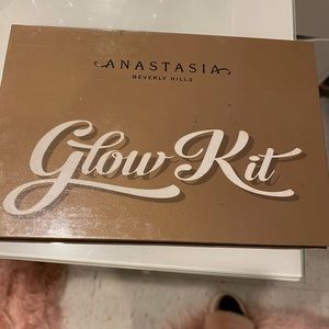 Anastasia Beverley Hills Glow Kit
